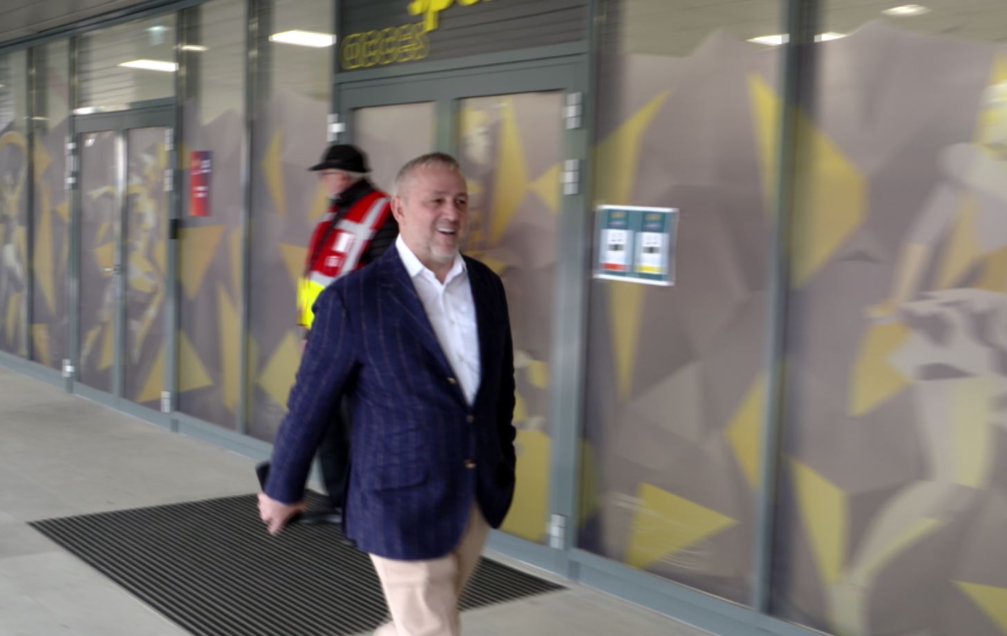 %George Robert Voinea - opinii despre actualitatea sportivă din România% Mihai Rotaru a ajuns la stadion.
