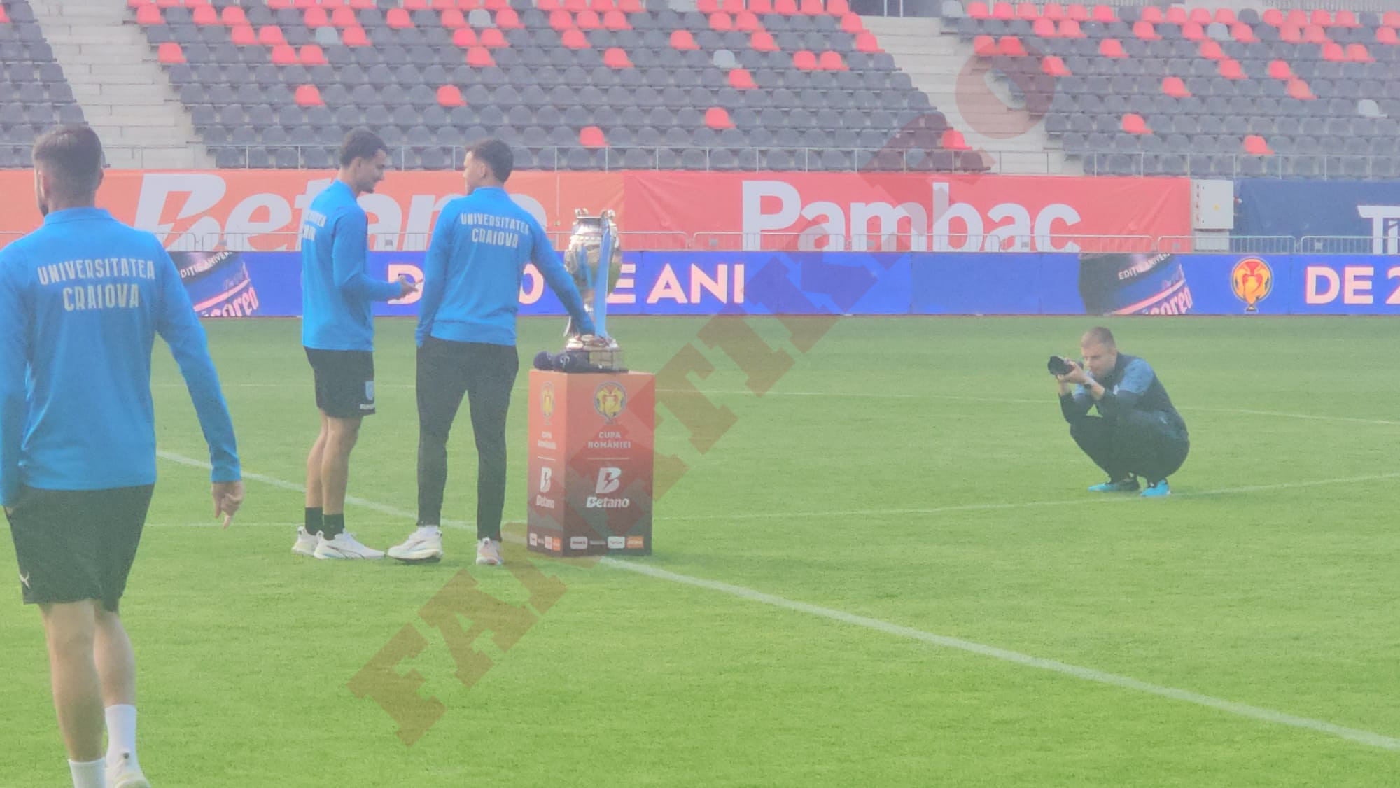 %George Robert Voinea - opinii despre actualitatea sportivă din România% Adi Rus, primul care a atins trofeul. Foto: Fanatik