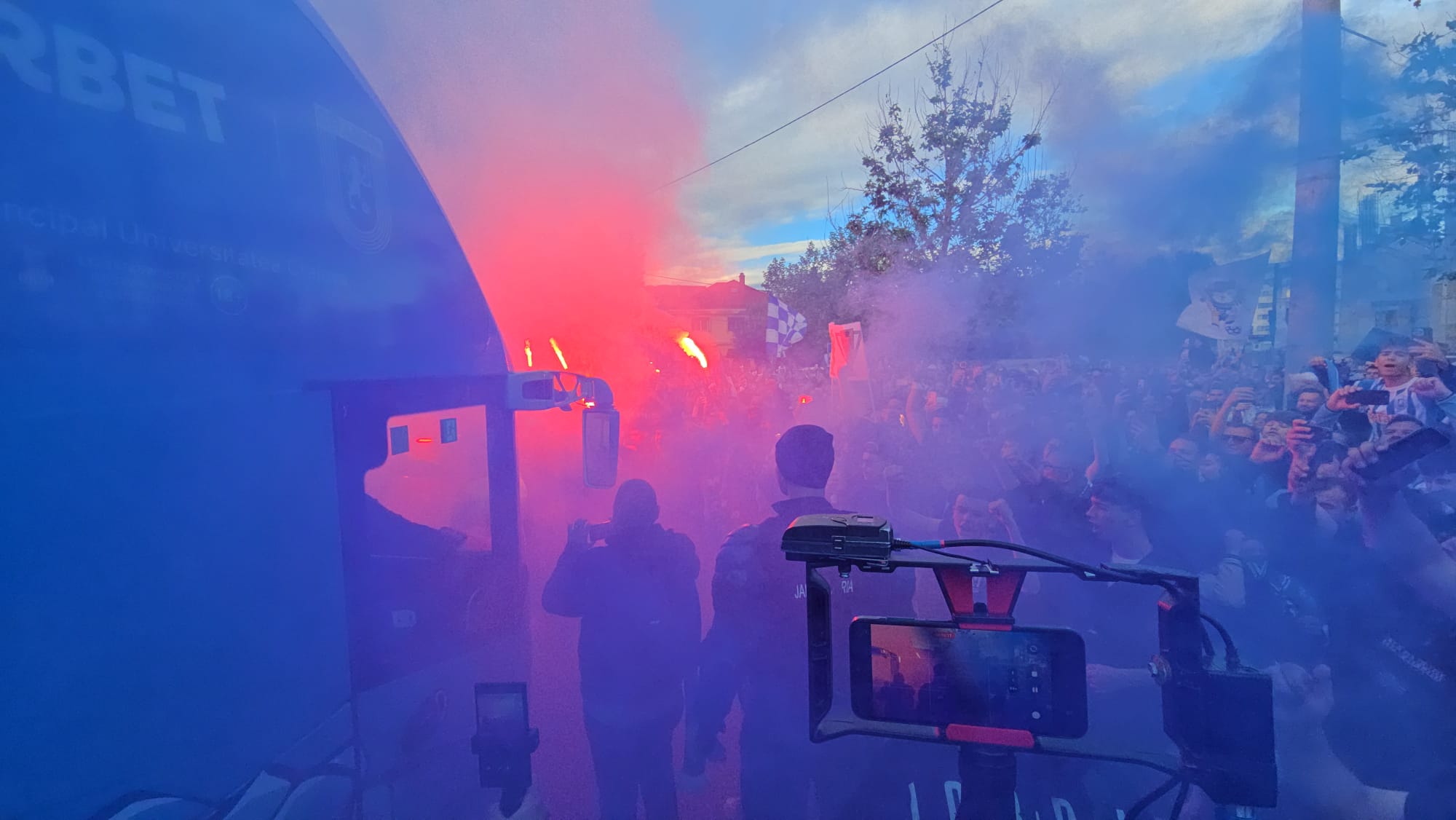 %George Robert Voinea - opinii despre actualitatea sportivă din România% Autocarul Craiovei, în marea a-b-albastră. Sursa: Renato Anghelescu ./ Fanatik