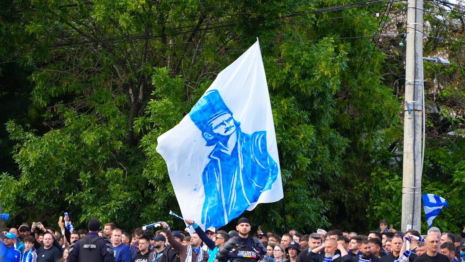%George Robert Voinea - opinii despre actualitatea sportivă din România% Autocarul Craiovei, în marea a-b-albastră. Sursa: Renato Anghelescu ./ Fanatik
