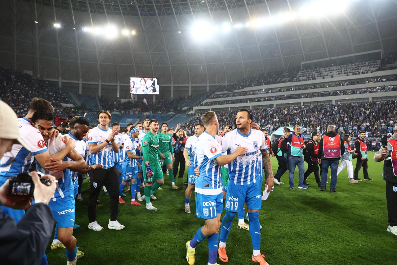 %George Robert Voinea - opinii despre actualitatea sportivă din România% Bucuria de la final a oltenilor. Sursa: Bogdan Buda - Fanatik