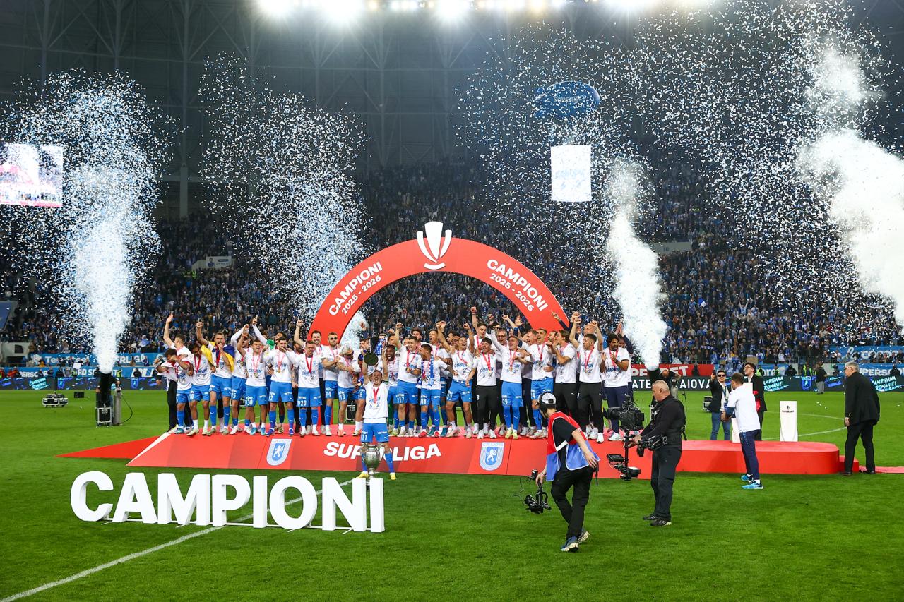 %George Robert Voinea - opinii despre actualitatea sportivă din România% Bucuria câştigării titlului de către Universitatea Craiova. Sursa: Bogdan Buda / Fanatik