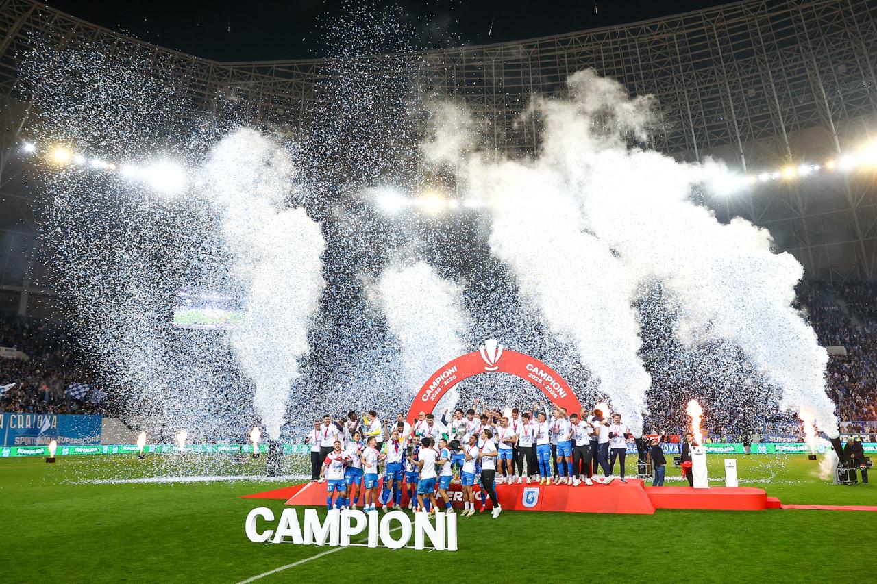 %George Robert Voinea - opinii despre actualitatea sportivă din România% Bucuria câştigării titlului de către Universitatea Craiova. Sursa: Bogdan Buda / Fanatik