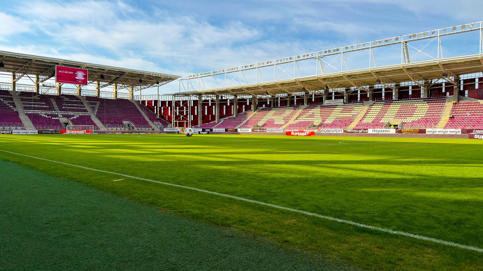 %George Robert Voinea - opinii despre actualitatea sportivă din România% Cum arată gazonul pe Giulești înainte de Rapid – Universitatea Craiova. Sursa foto: Fanatik / Renato Anghelescu