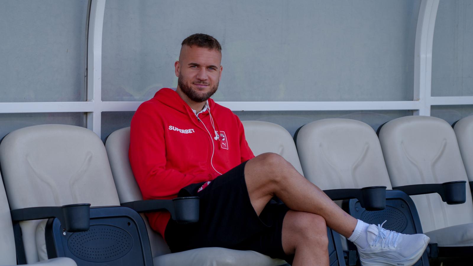 %George Robert Voinea - opinii despre actualitatea sportivă din România% George Puşcaş, pe banca de rezerve a celor de la Dinamo. Sursa: Renato Anghelescu / Fanatik