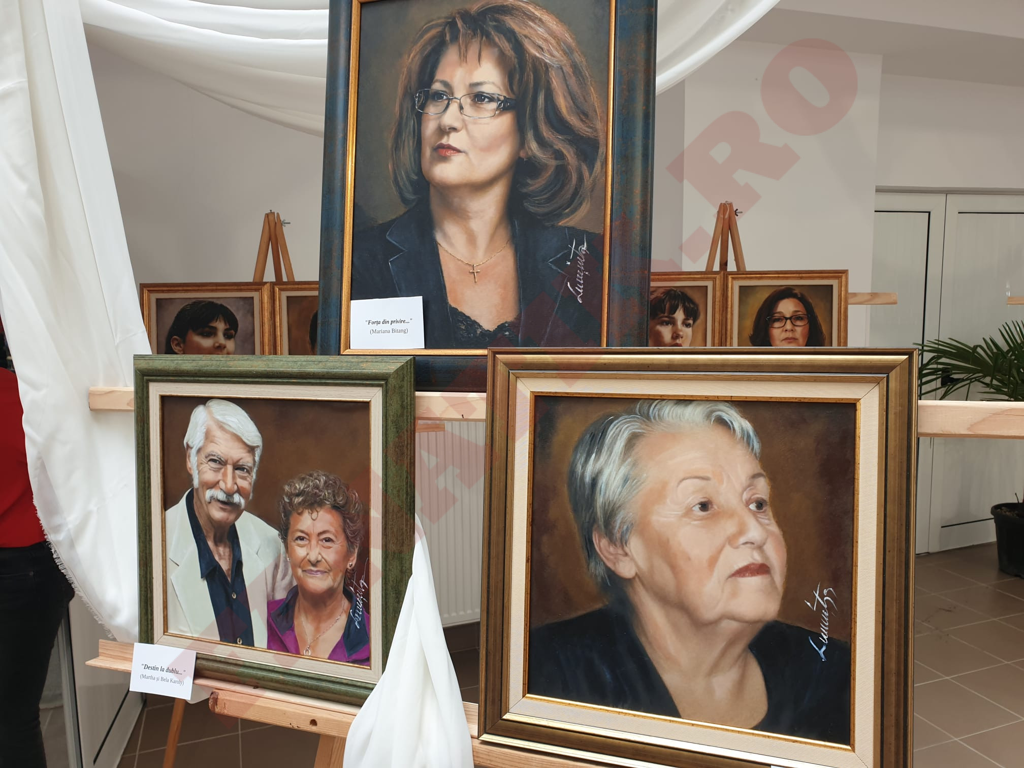 Tabloul cu Bella și Marta Karolyi. 