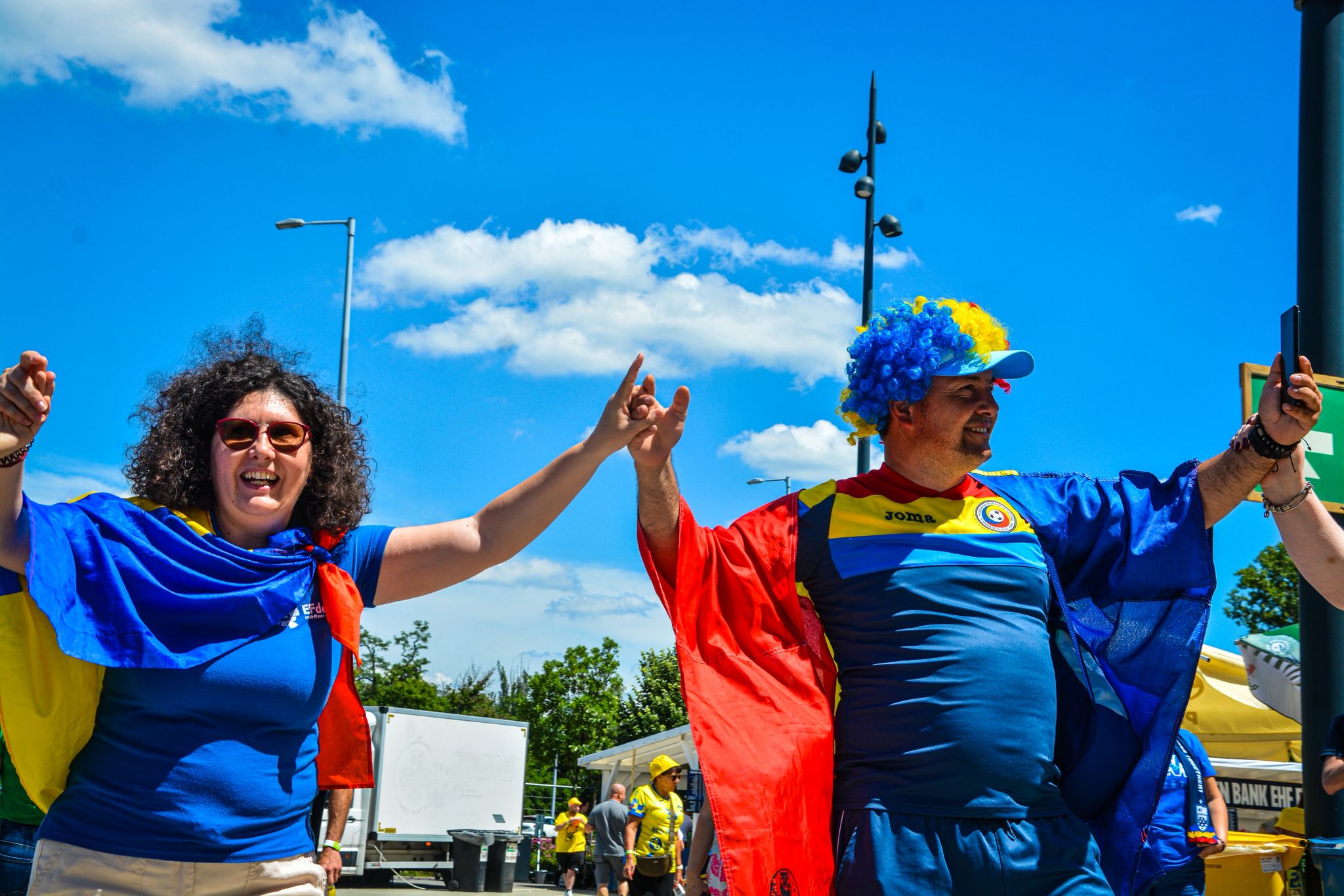 %George Robert Voinea - opinii despre actualitatea sportivă din România% Fanii români au încins o horă înaintea debutului CSM-ului în Final-four. Foto: FANATIK