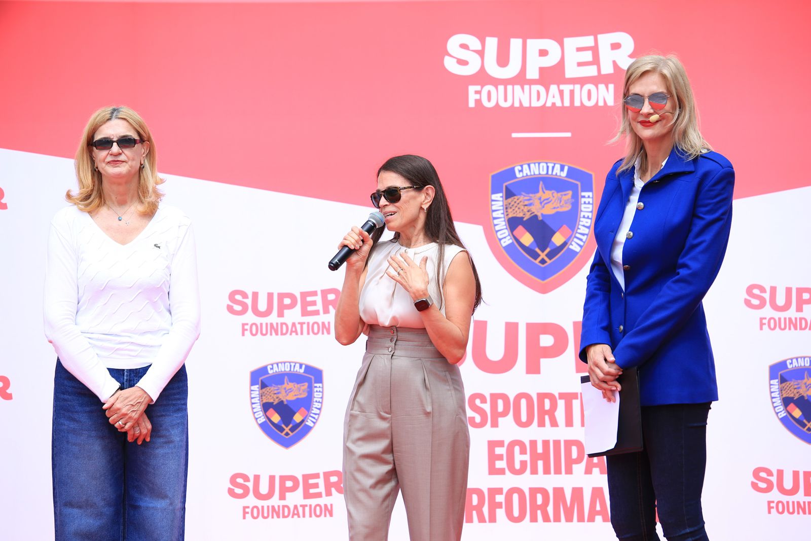 Augusta Dragic, alături de Elisabeta Lipă şi Roxana Ciuhulescu