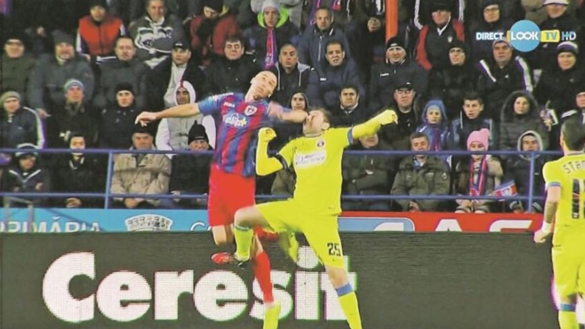 %George Robert Voinea - opinii despre actualitatea sportivă din România% Faultul făcut de Gabi Mureșan. Foto: Captură Look TV