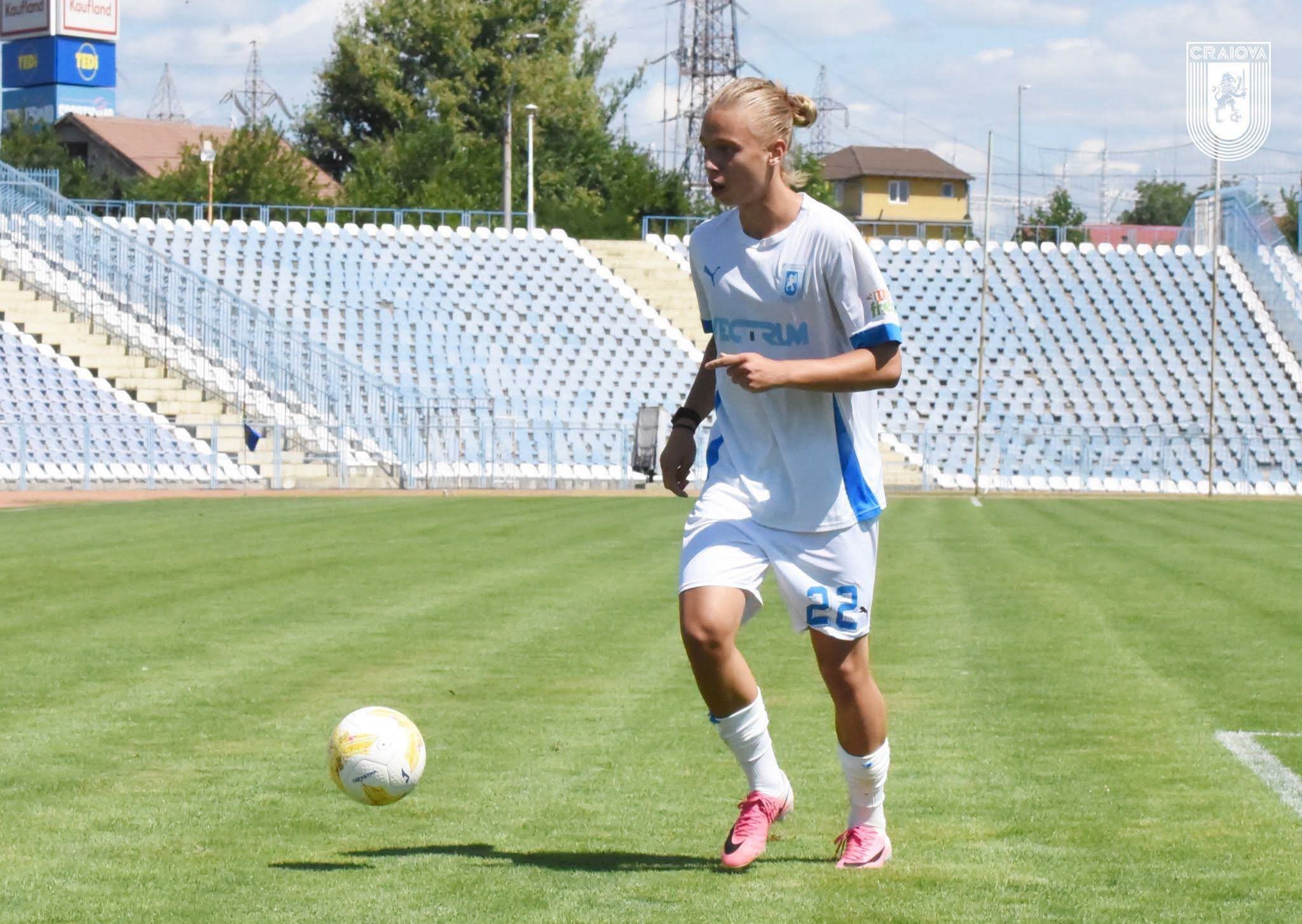 %George Robert Voinea - opinii despre actualitatea sportivă din România% Alexandru Purcaru, unul dintre cei mai promițători juniori ai FCU Craiova, a semnat cu Universitatea Craiova. Foto: Academia Universitatea Craiova.