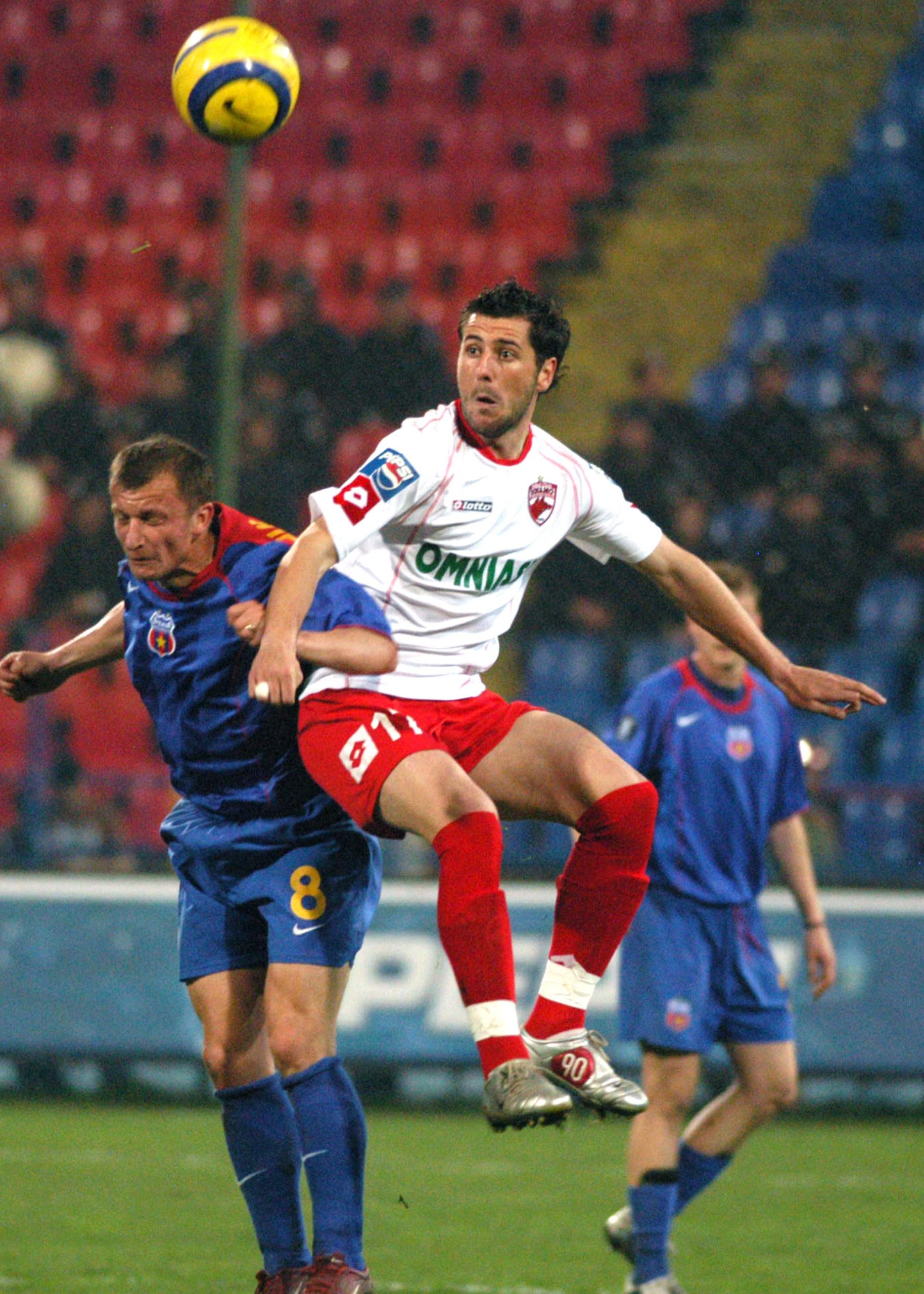 %George Robert Voinea - opinii despre actualitatea sportivă din România% Dorinel Munteanu, într-un meci împotriva lui Dinamo, din sezonul 2004/2005. Foto: Sportpictures.eu
