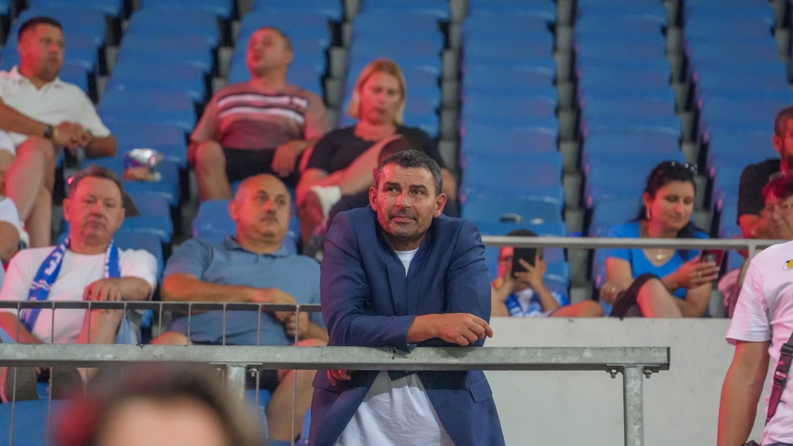 %George Robert Voinea - opinii despre actualitatea sportivă din România% Eugen Trică l-a încurajat pe fiul său din tribune. Sursa foto: Renato Anghelescu / FANATIK