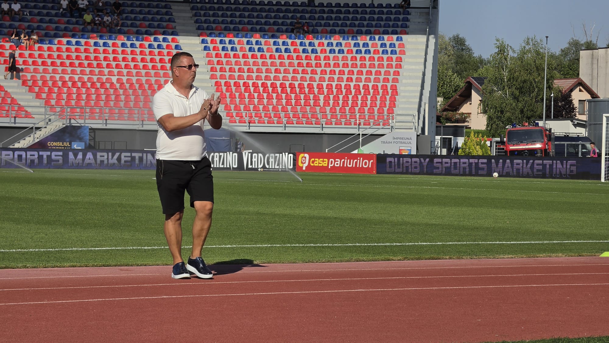 %George Robert Voinea - opinii despre actualitatea sportivă din România% Ionuț Chirilă aplaudă