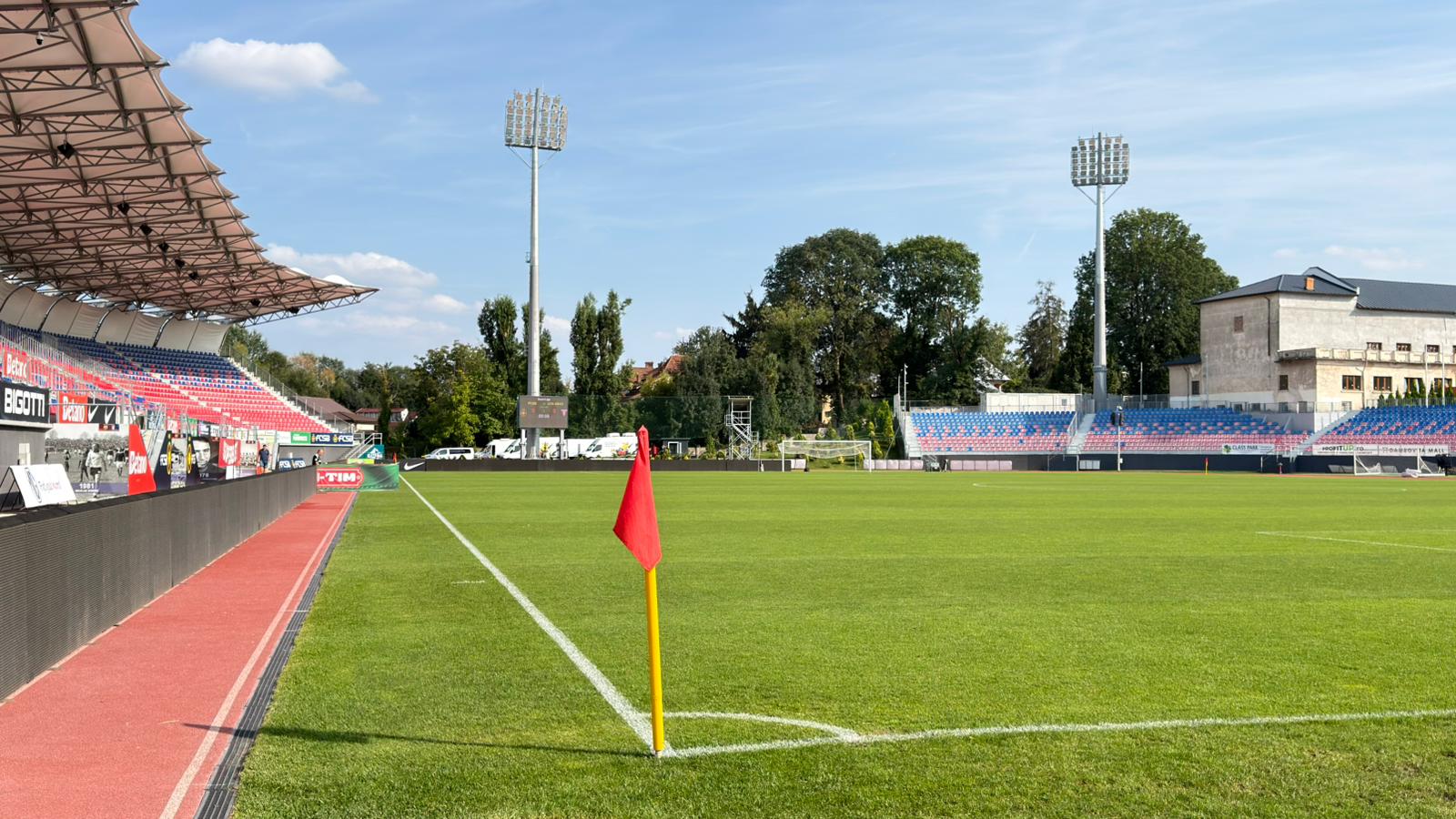 %George Robert Voinea - opinii despre actualitatea sportivă din România% Cum arată gazonul la Târgoviște înainte de FCSB - UTA. Foto: FANATIK