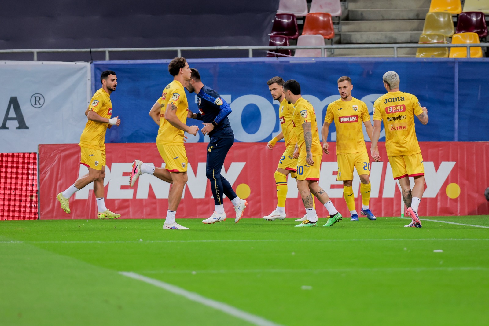 Fotbaliștii României înainte de meciul de pe Arena Națională, contra Bosniei & Herțegovina. Foto Mihai-Antonio Vasile / FANATIK