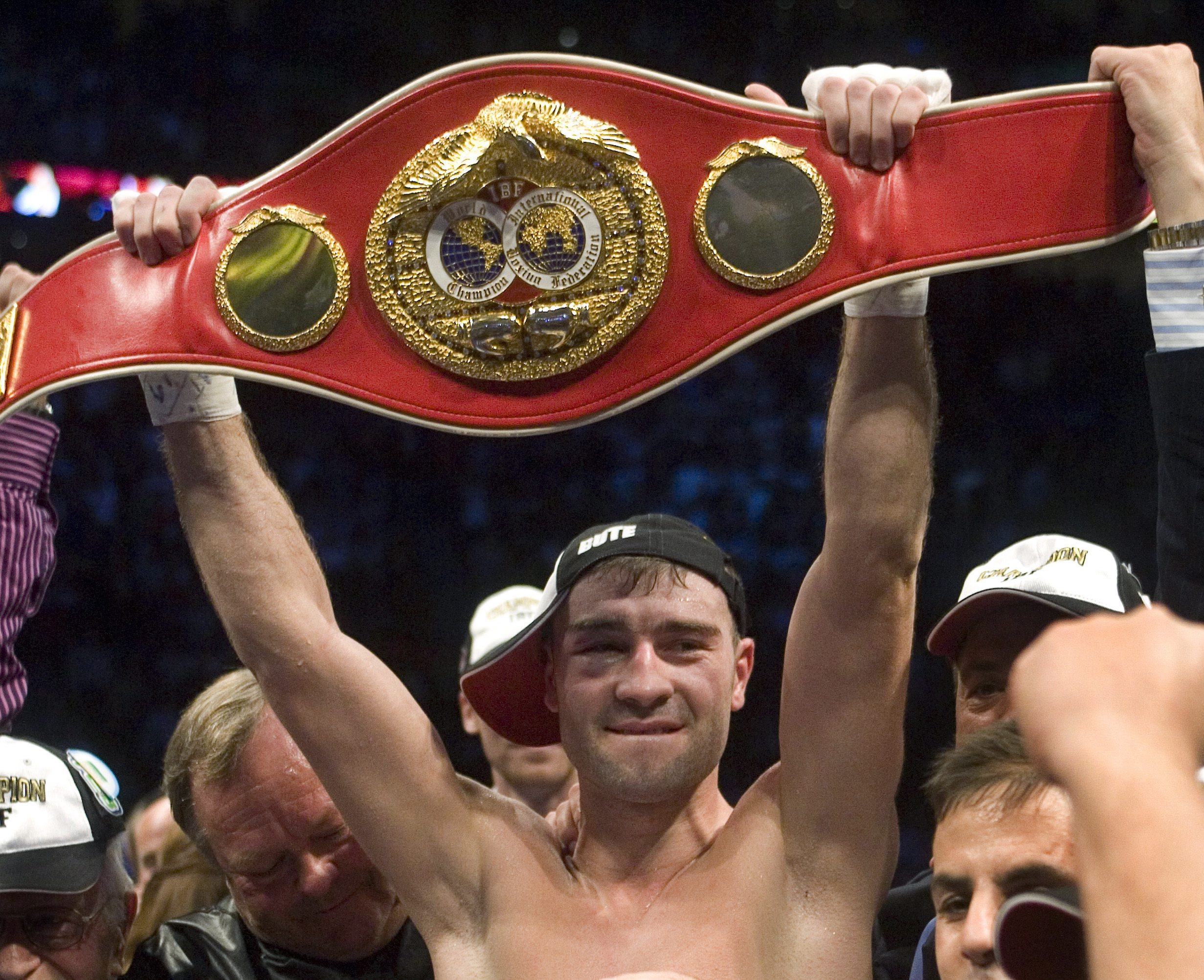 Lucian Bute, după ce l-a învins pe Berrio în meciul de titlu mondial. Sursa: Profimedia